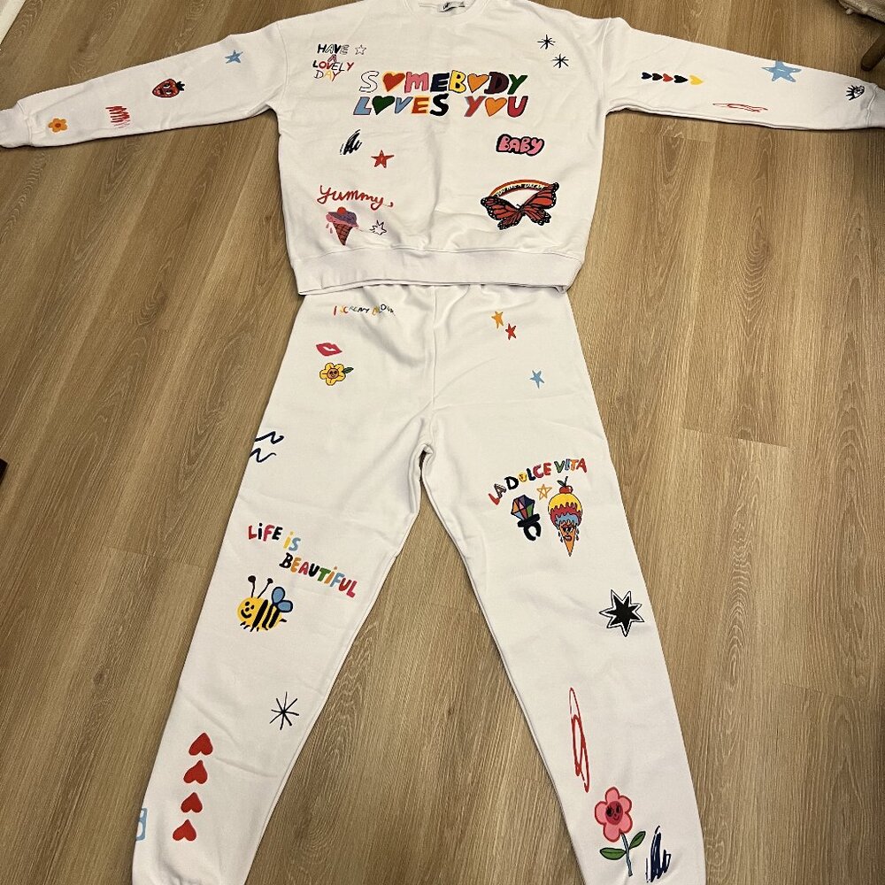 Somebody Loves You White Graphic Sweatshirt & Jogger Set